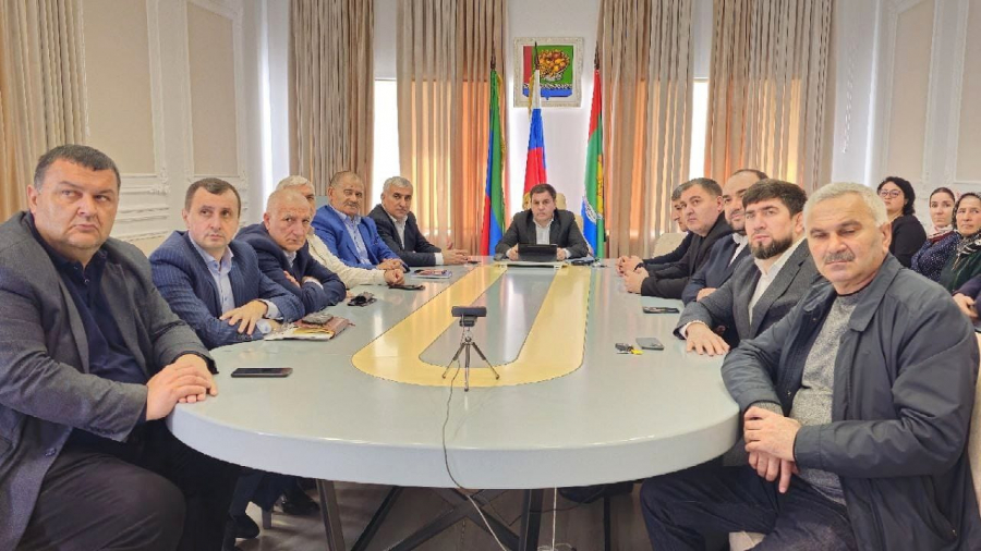 Представители администрации Магарамкентского района вместе с главами сельских поселений приняли участие в работе совещания ВАРМСУ Москва в режиме ВКС