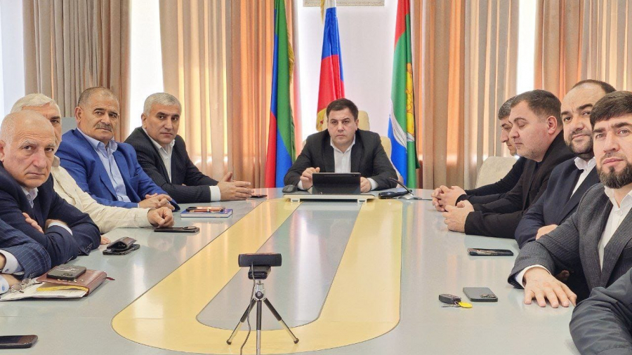 Представители администрации Магарамкентского района вместе с главами сельских поселений приняли участие в работе совещания ВАРМСУ Москва в режиме ВКС