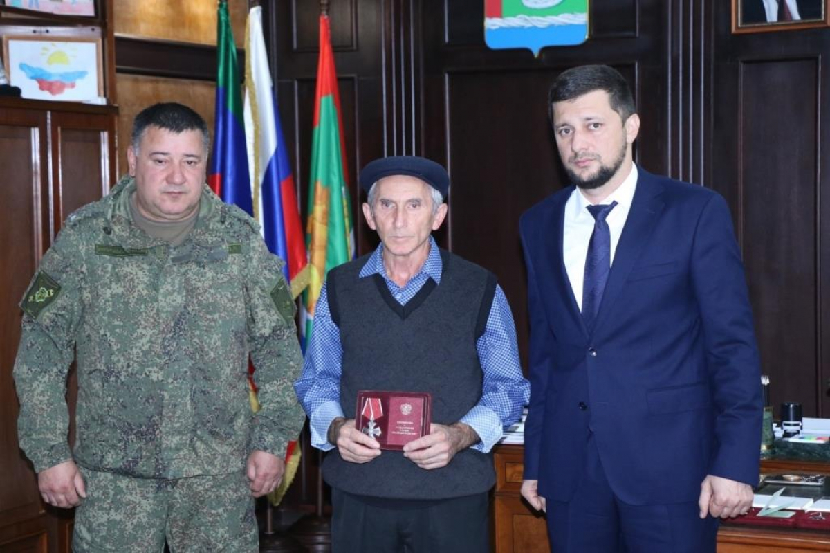 В администрации Магарамкентского района родным погибших участников СВО вручили Ордена Мужества (посмертно)
