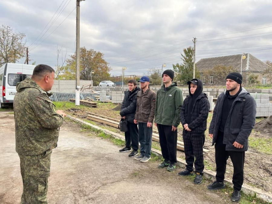 Две группы срочников из Магарамкентского района отправлены на службу в ряды ВС России в рамках осенней призывной кампании