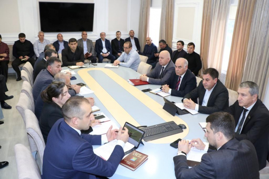 Под руководством Наримана Эфендиева в администрации Магарамкентского района состоялось совещание по актуальным вопросам