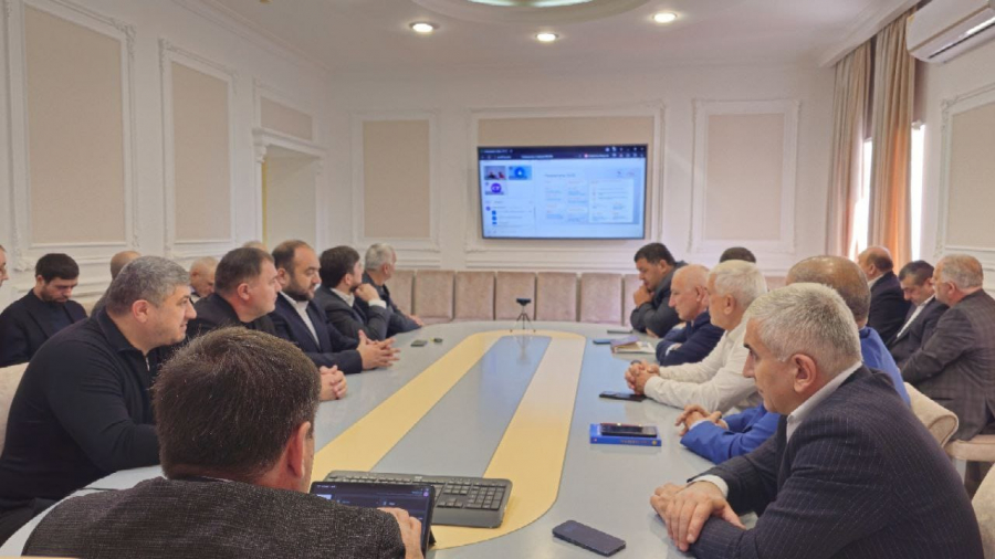 Представители администрации Магарамкентского района вместе с главами сельских поселений приняли участие в работе совещания ВАРМСУ Москва в режиме ВКС