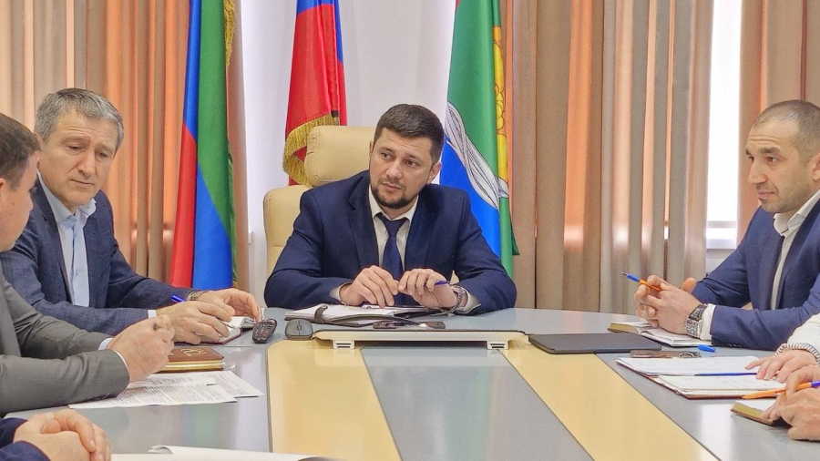 Под руководством Наримана Эфендиева в администрации Магарамкентского района состоялось совещание по актуальным вопросам