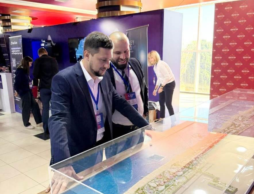 Делегация Магарамкентского района во главе с Нариманом Эфендиевым приняла участие в III Международном Каспийском цифровом форуме