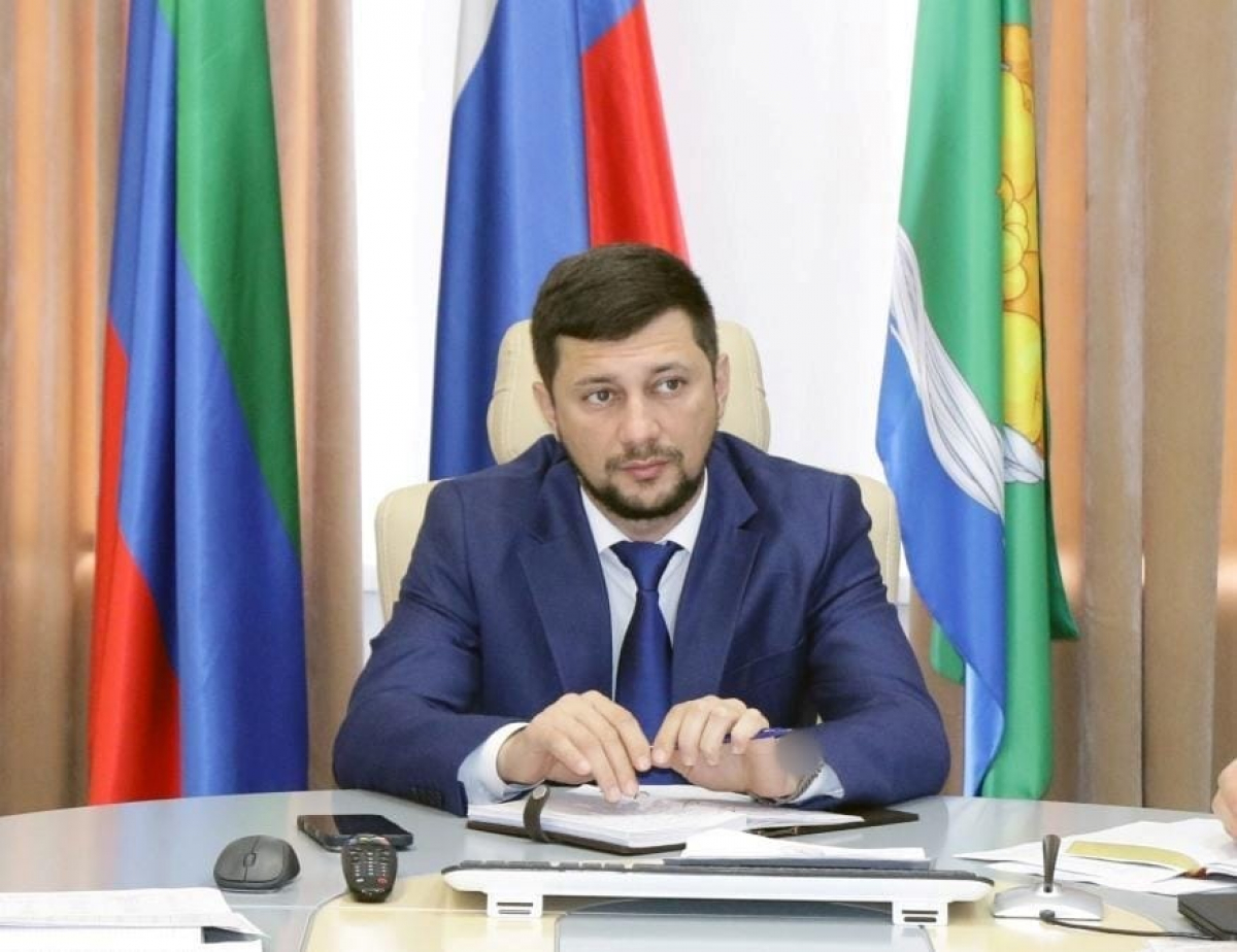 Под руководством Наримана Эфендиева в администрации Магарамкентского района прошло плановое совещание