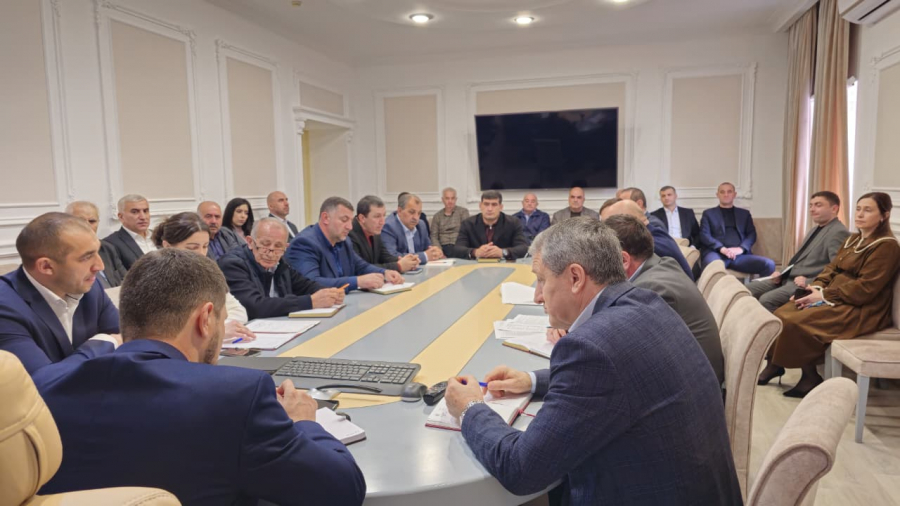 Под руководством Наримана Эфендиева в администрации Магарамкентского района состоялось совещание по актуальным вопросам