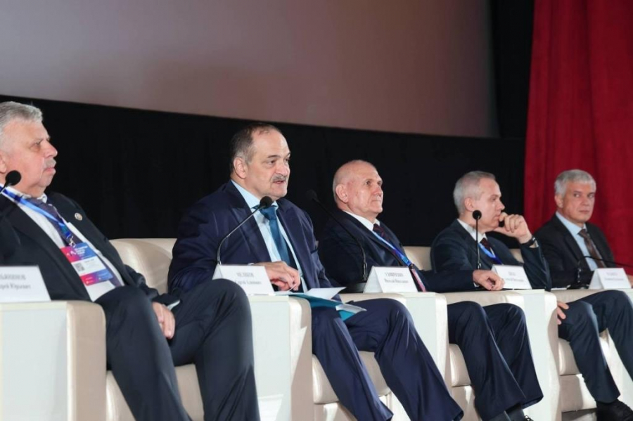 Делегация Магарамкентского района во главе с Нариманом Эфендиевым приняла участие в III Международном Каспийском цифровом форуме