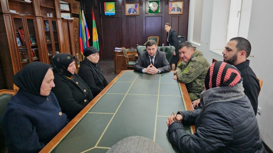 В администрации Магарамкентского района родным погибших героев вручили Ордена Мужества (посмертно)